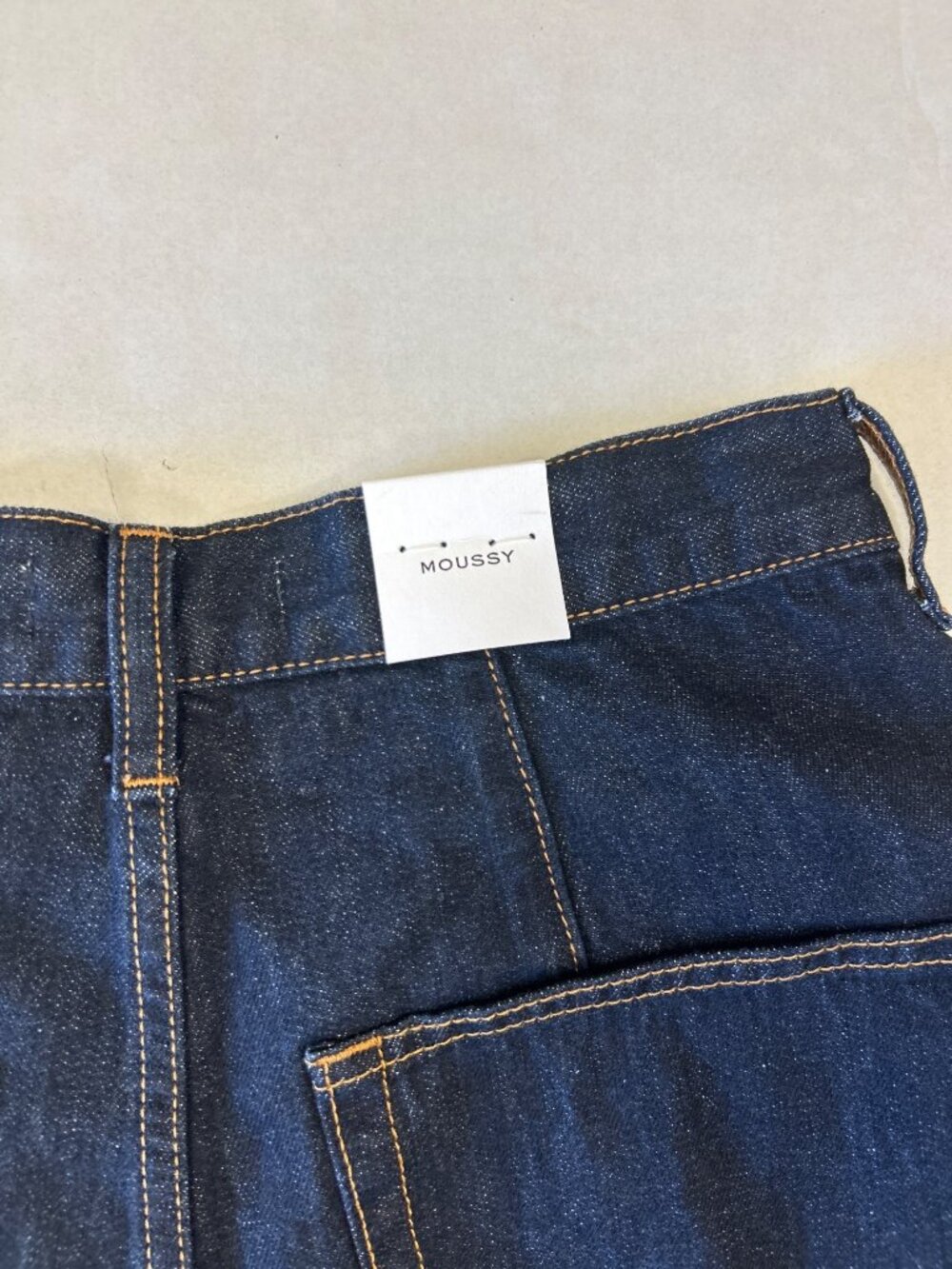 MOUSSY Pin Tuck Cocoon Straight Barrel Jeans One Wash Size 1 NWT - Picture 4 of 5